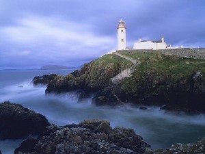 Fanned Head Lighthouse-Ireland Wallpaper