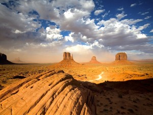 sandstorm-monument-valley-utah-wallpaper
