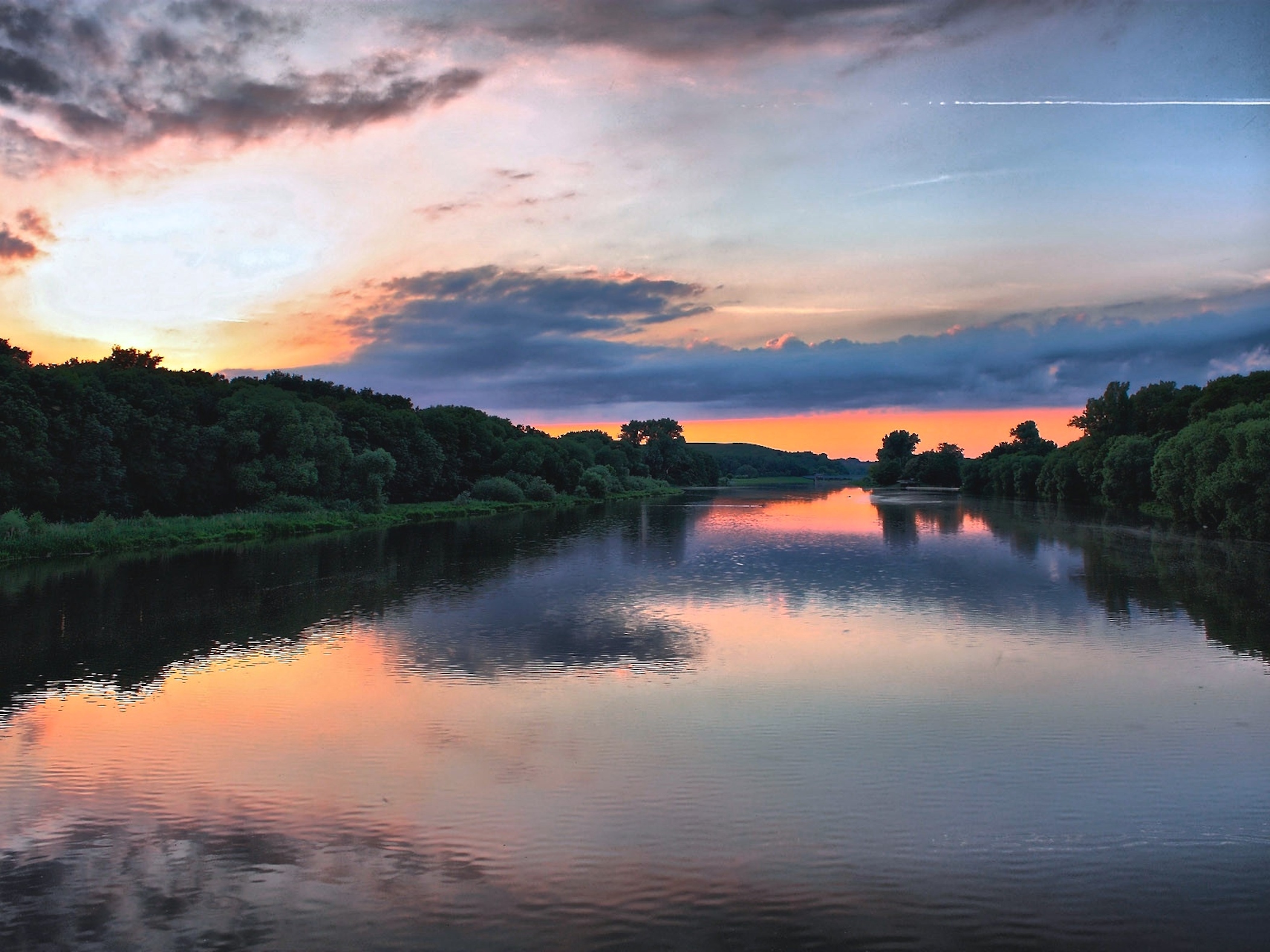 peaceful-lake-sunset-wallpaper