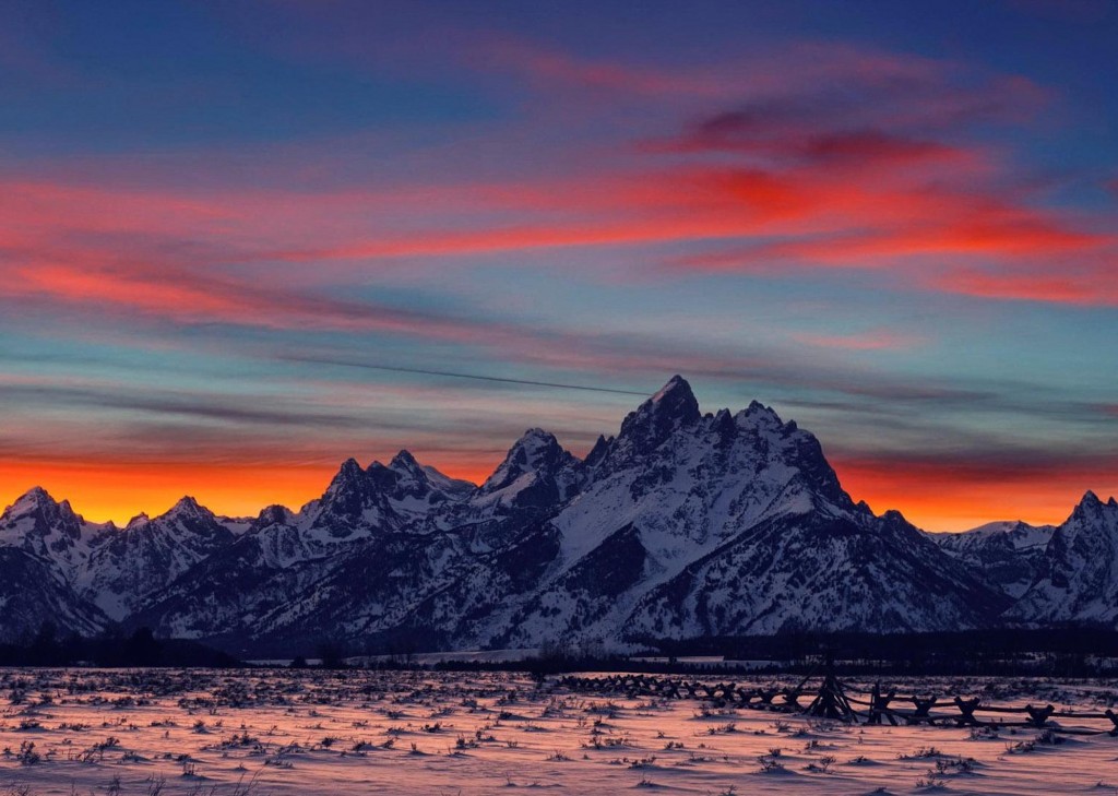Gorgeous Mountain Range Sunset Wallpaper