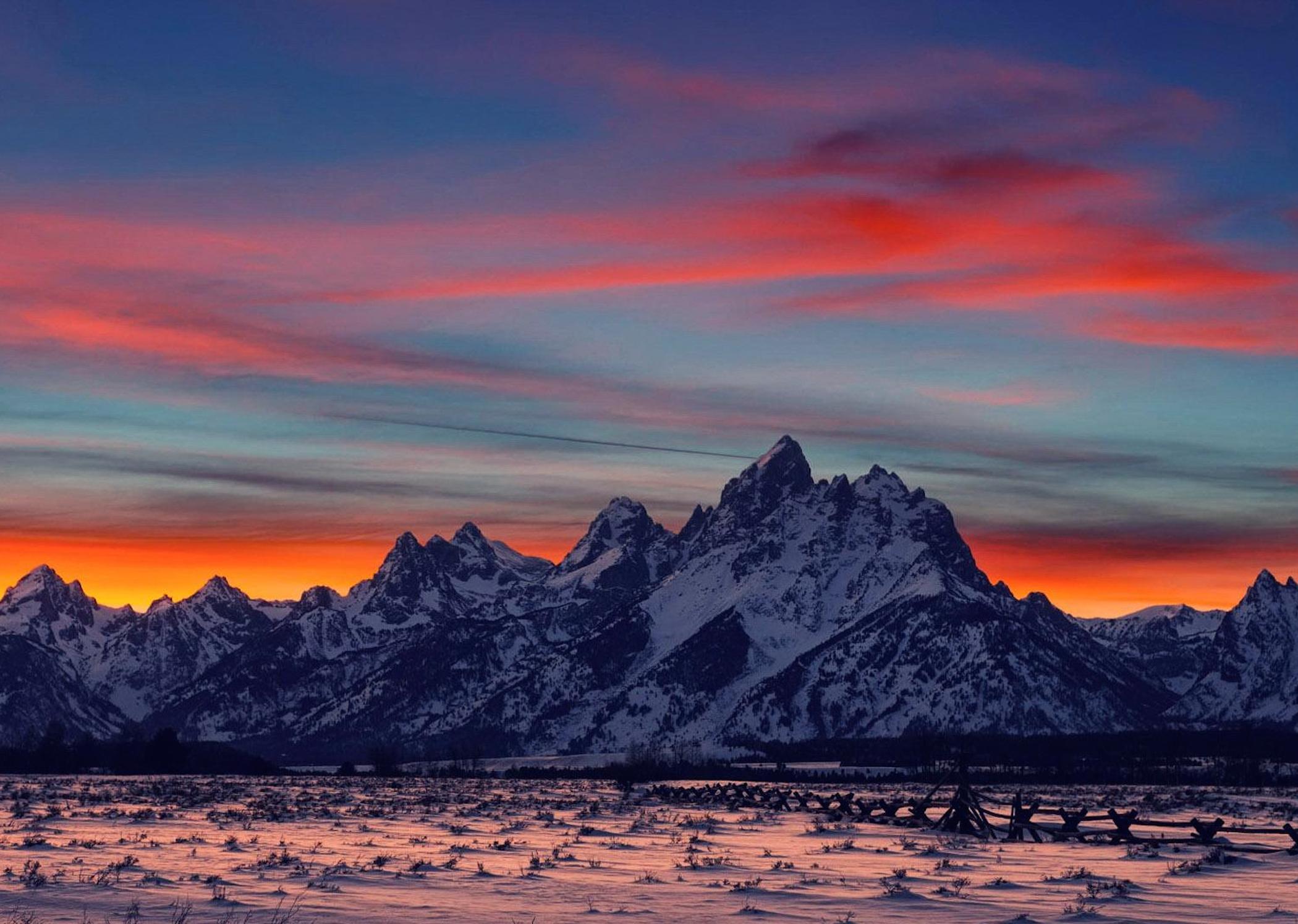 Gorgeous Mountain Range Sunset Wallpaper