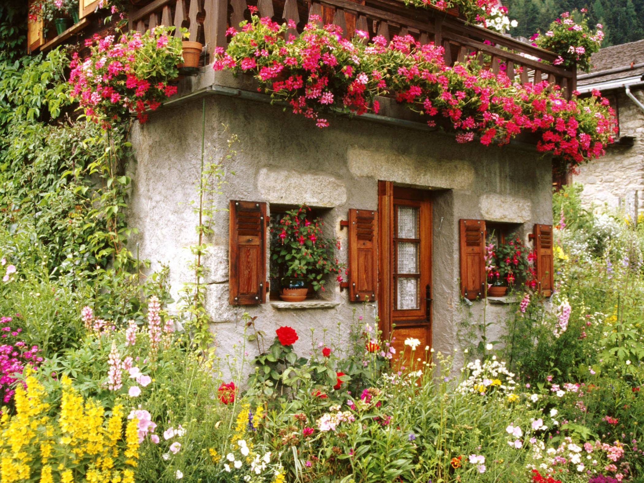 lovely-english-cottage-garden-wallpaper