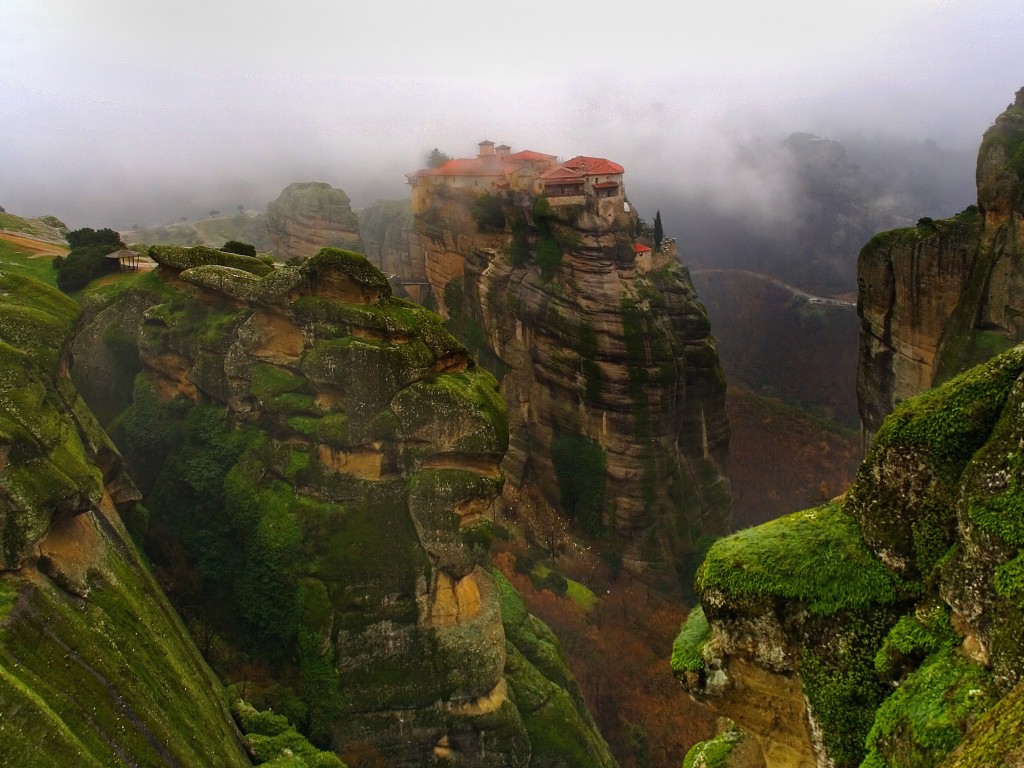 Meteors-Greece Monastery Wallpaper