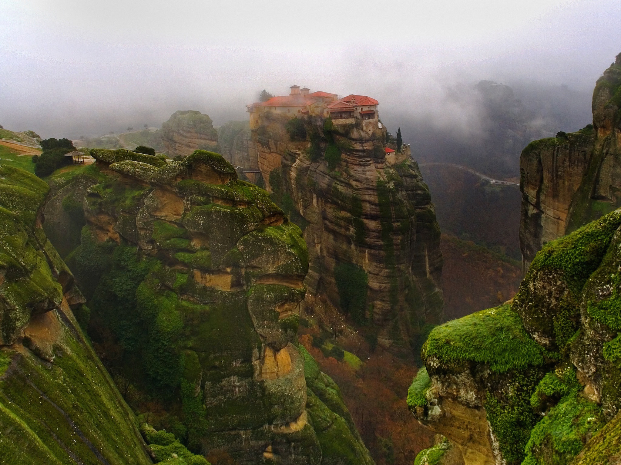 Meteors-Greece Monastery Wallpaper